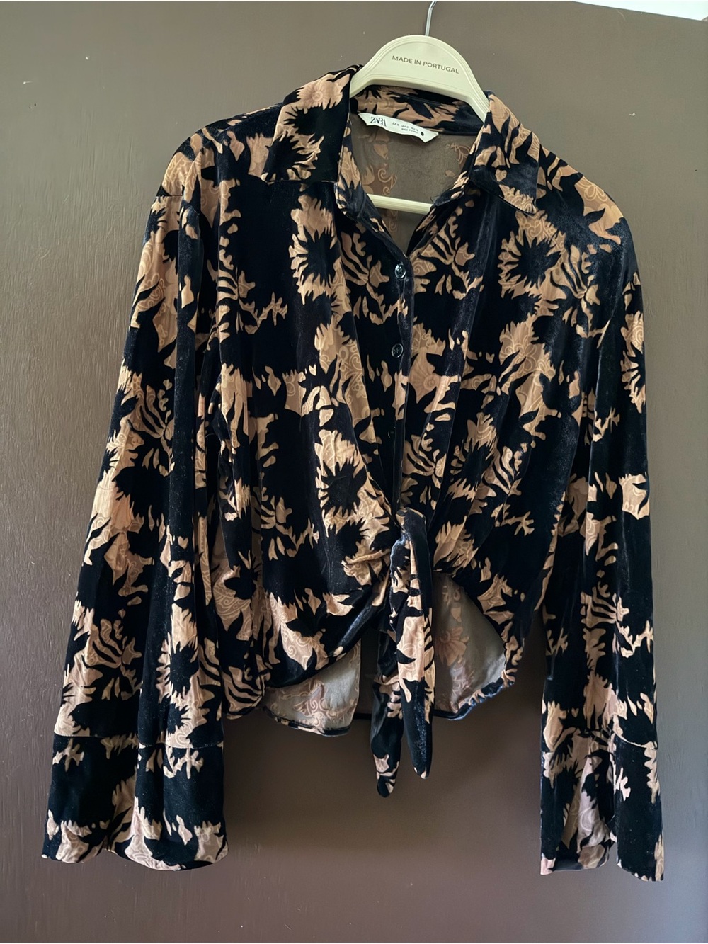 Zara Black & Tan Floral Tie-Front Velvet Button-Down